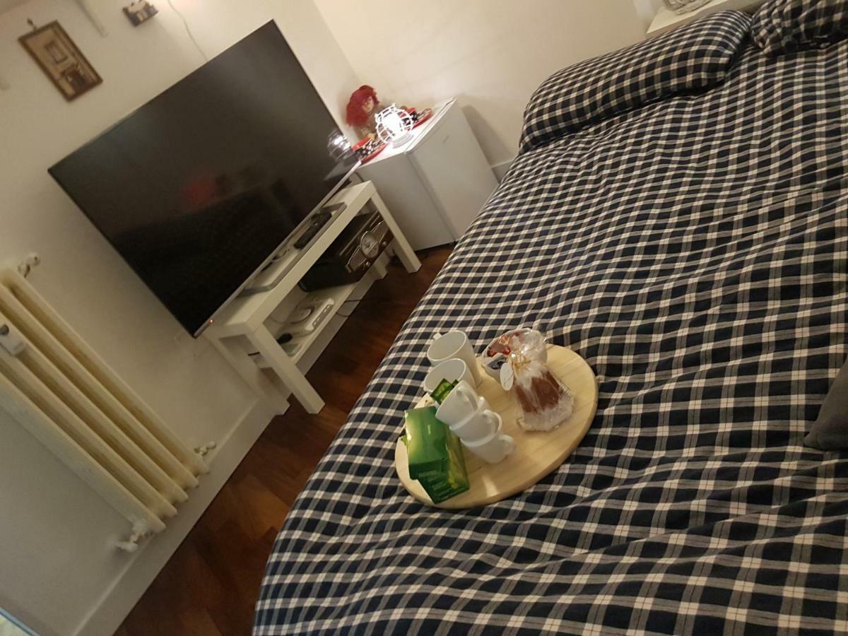 Small Bedroom Vomero'S Nápoly Kültér fotó