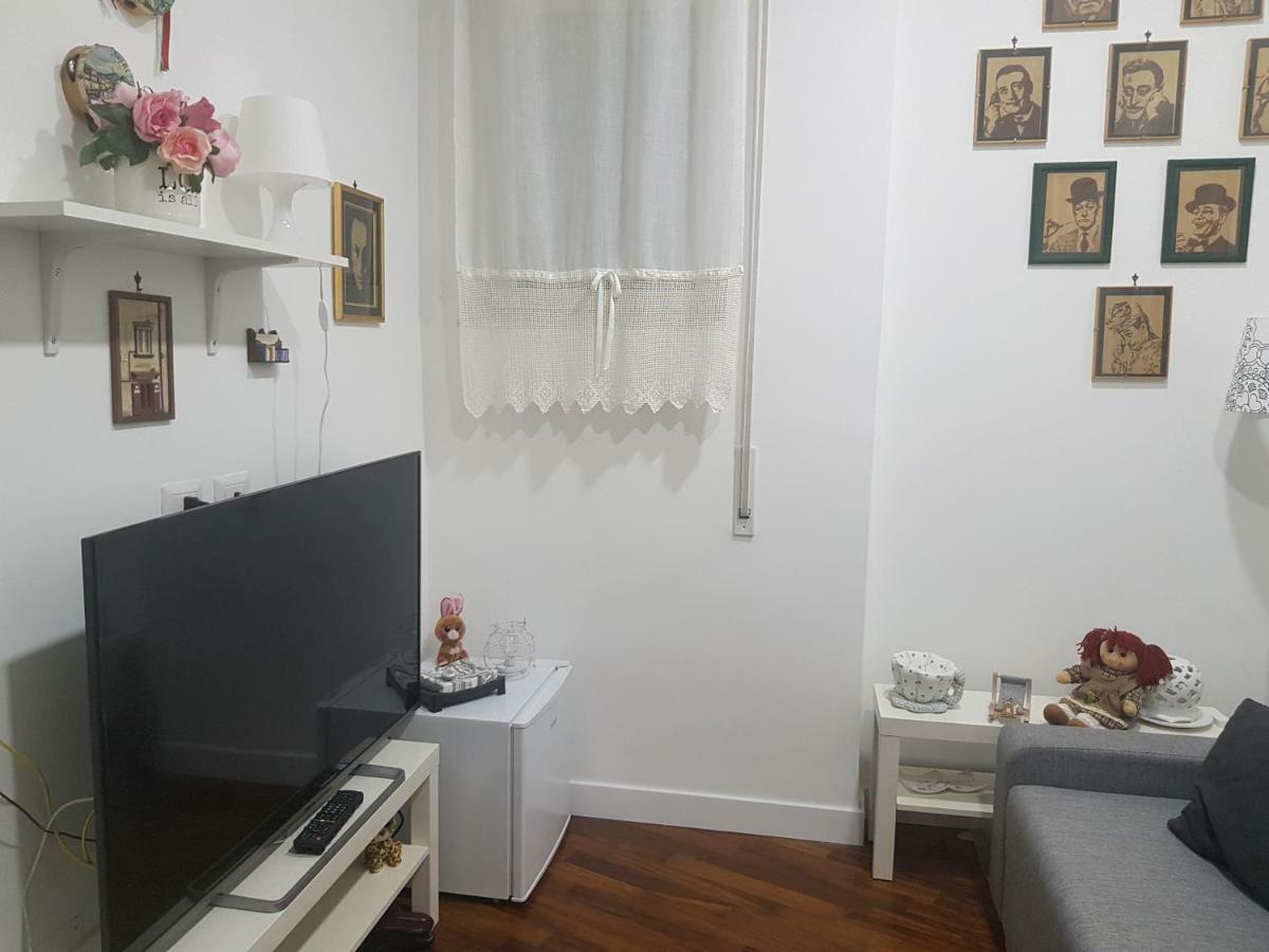 Small Bedroom Vomero'S Nápoly Kültér fotó